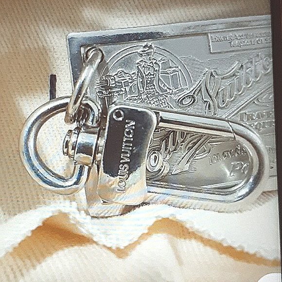 LOUIS VUITTON TRAVELING REQUISITIES CHARM KEYCHAIN RARE - Picture 2 of 4